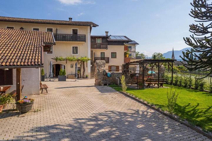 B&B für 2 Personen, mit Balkon und Terrasse sowie Garten und Ausblick am Kalterer See