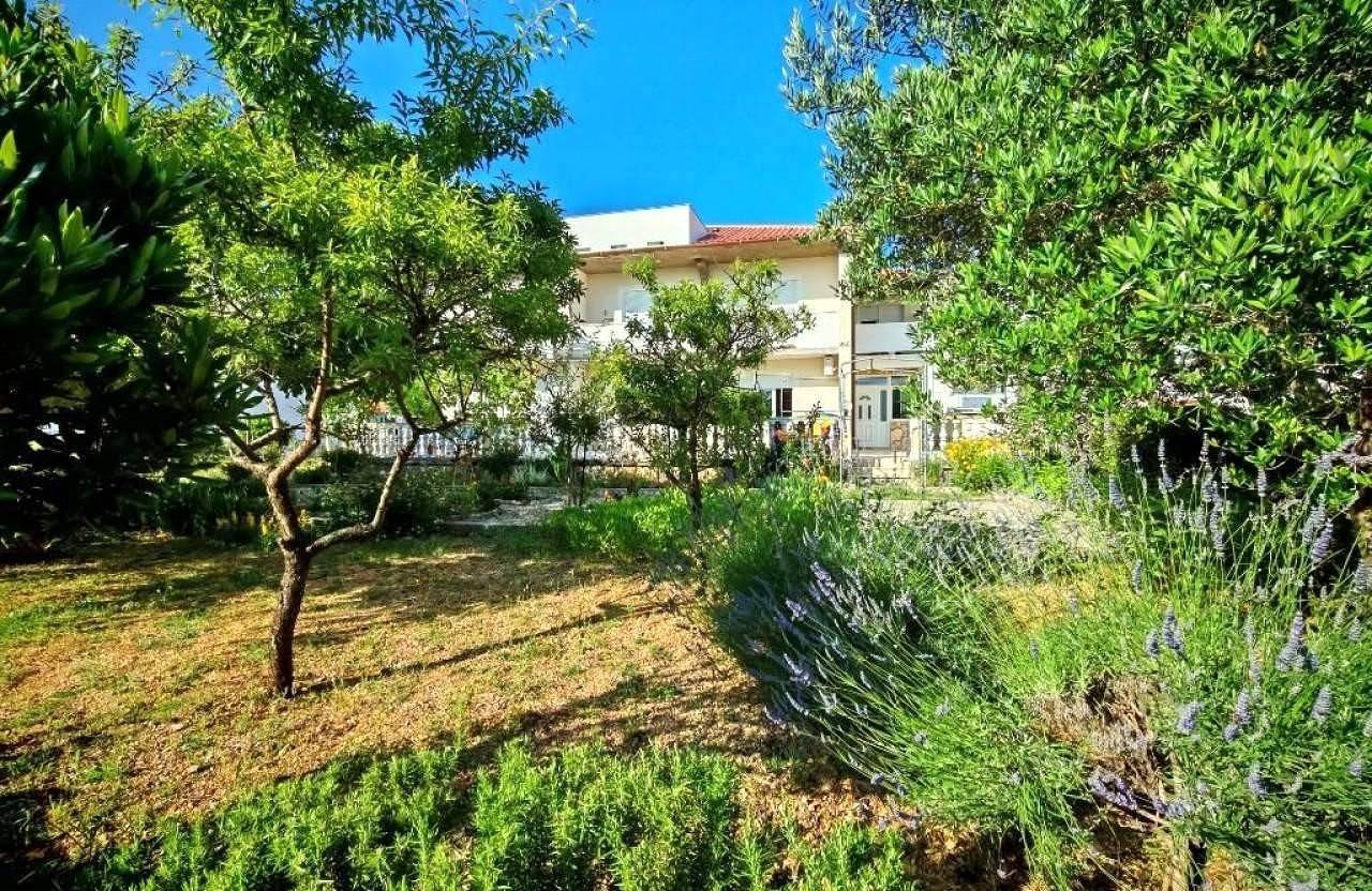Ganze Wohnung, 2-Zimmer-Ferienwohnung mit Balkon Barbat, Rab A-27424-a in Barbat na Rabu, Rab