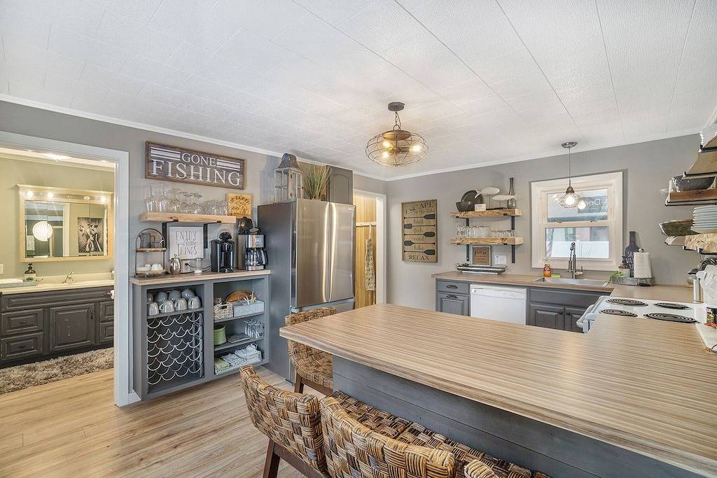 Manistee Charm: Minutes from Beach & Downtown in Manistee, Manistee County