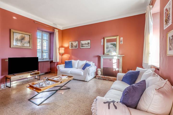 Villa per 7 persone, con balcone a Comune di Angera