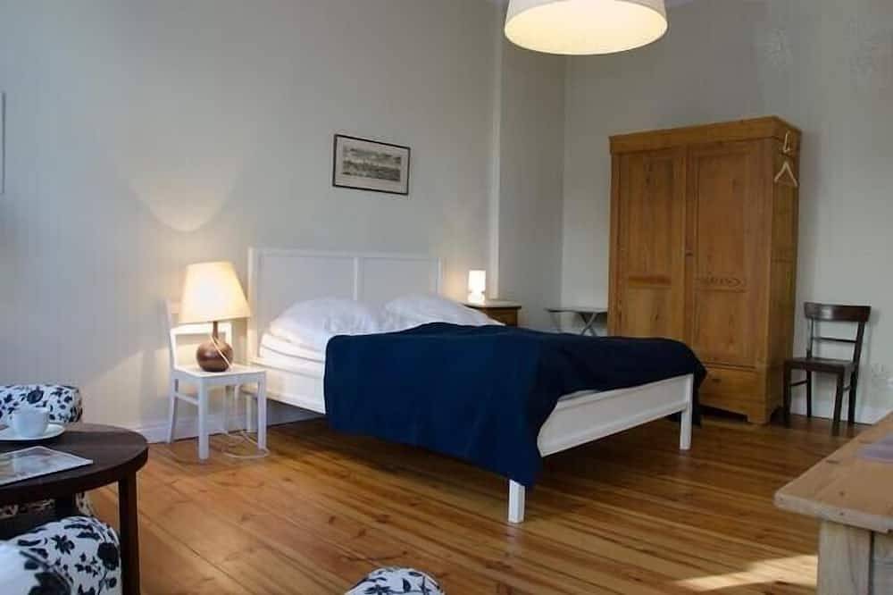 Ganze Wohnung, 3 Zi, 2 Wc-Bäder Stilv. eingerichtete Altbau Fewo, max 6 Pers, 110m², Tiefgarage in Breslau, Niederschlesien