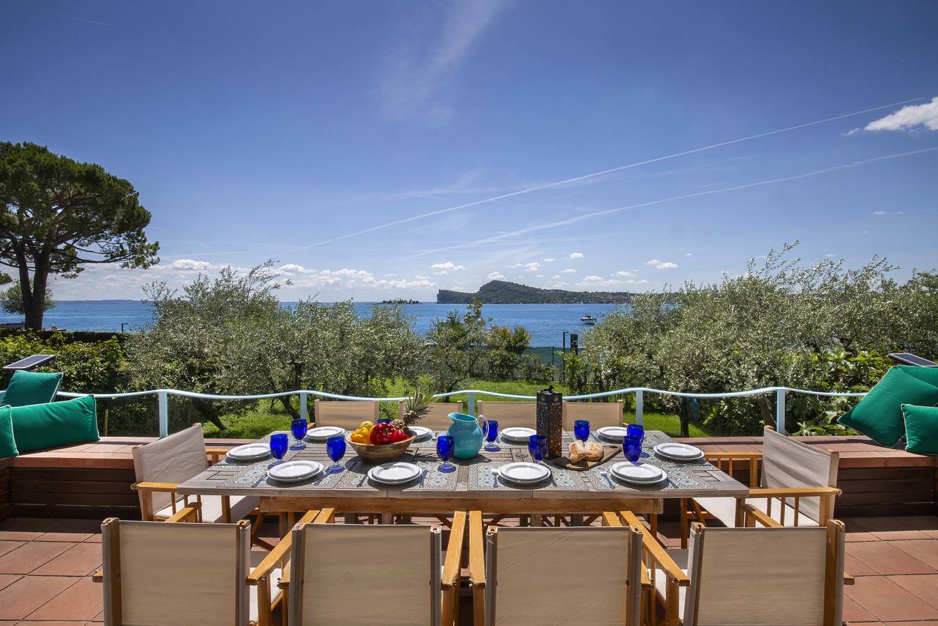 Villa Art with Private Pool in San Felice del Benaco, Prealpi Gardesane