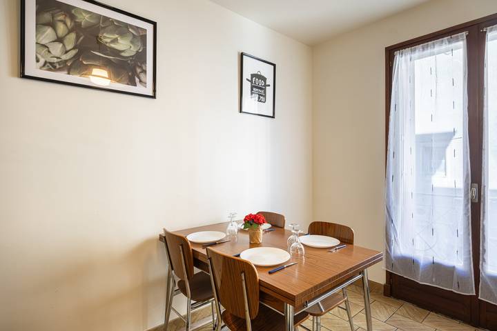 Hel lejlighed, Holiday Apartment "Gîte Le Scaphandre" with Balcony & Wi-Fi in Espalion, Aveyron