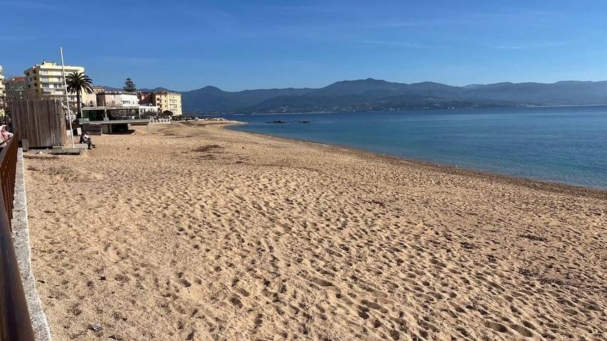 Gîte pour 4 personnes, avec terrasse dans Plage Trottel - 2