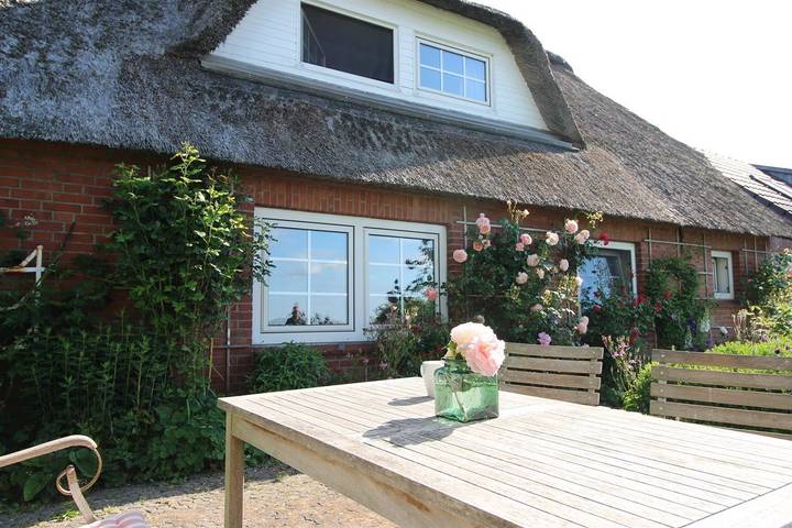 Ferienwohnung für 4 Personen, mit Ausblick und Garten, kinderfreundlich in Poppenbüll - 3