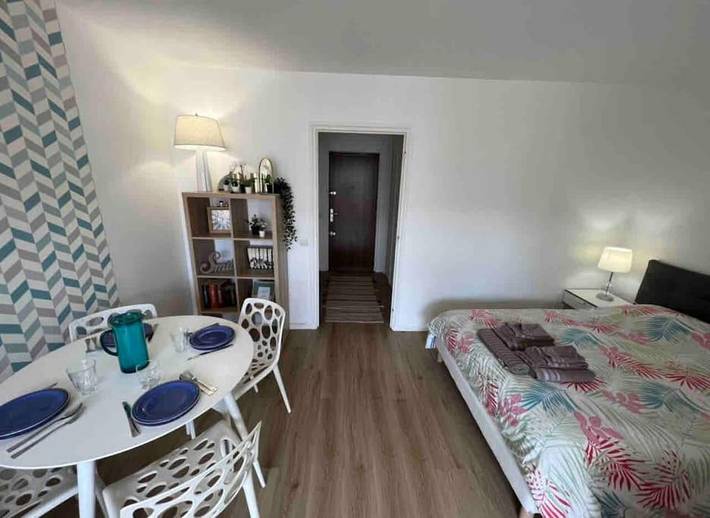 Gîte pour 4 personnes, avec terrasse à Bron - 2