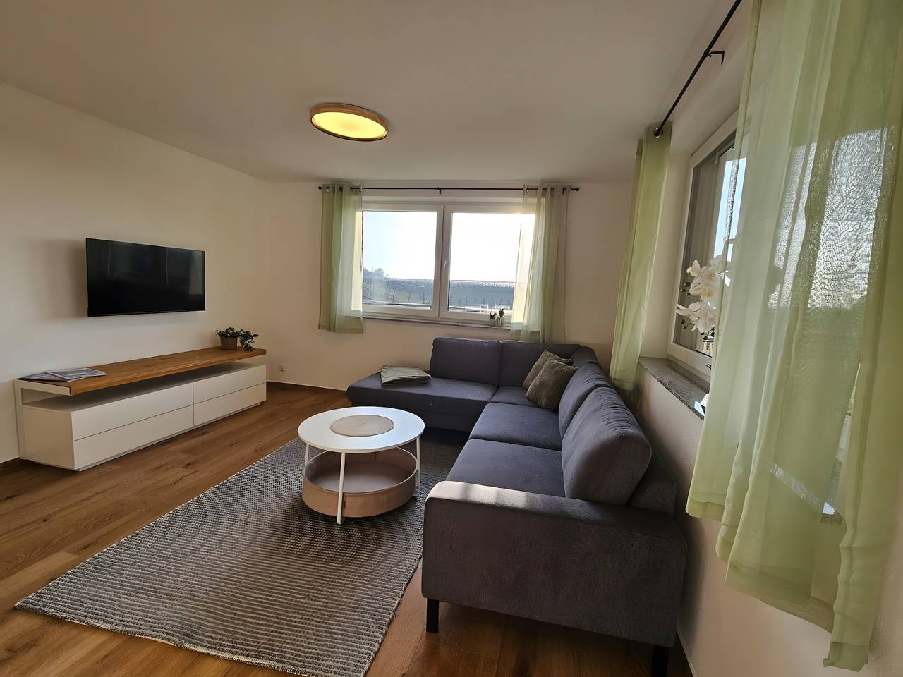 Apartamento entero, Apartamento 'Obstgarten' con vistas a la montaña, terraza privada y Wi-Fi in Tettnang, Region Bodensee-Oberschwaben