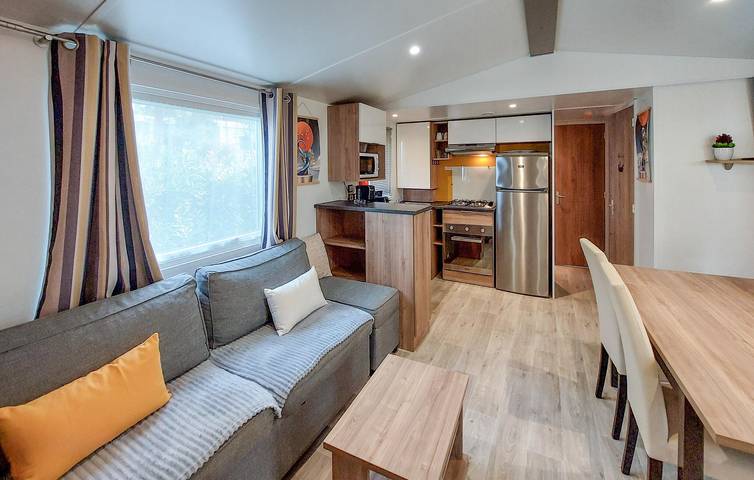 Camping pour 8 personnes, avec terrasse et piscine ainsi que jacuzzi et jardin dans les Landes - 4