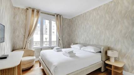 Location De Vacances pour 9 Personnes dans Courbevoie, Hauts-de-Seine, Photo 2