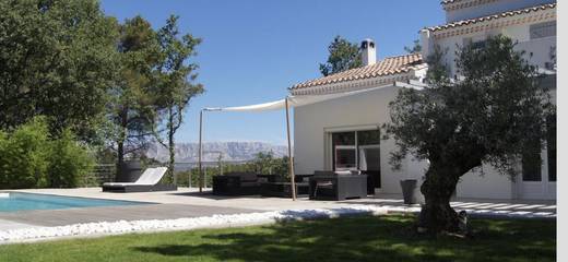 Cottage pour 8 personnes, avec piscine et vue ainsi que jardin et sauna à Belcodène