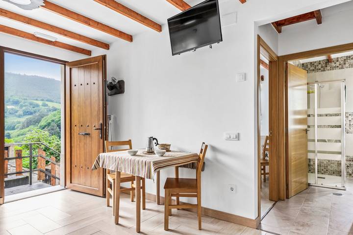 Apartamento entero, Apartamento 'Hórreo' , vistas a la montaña in Taramundi, Costa Verde