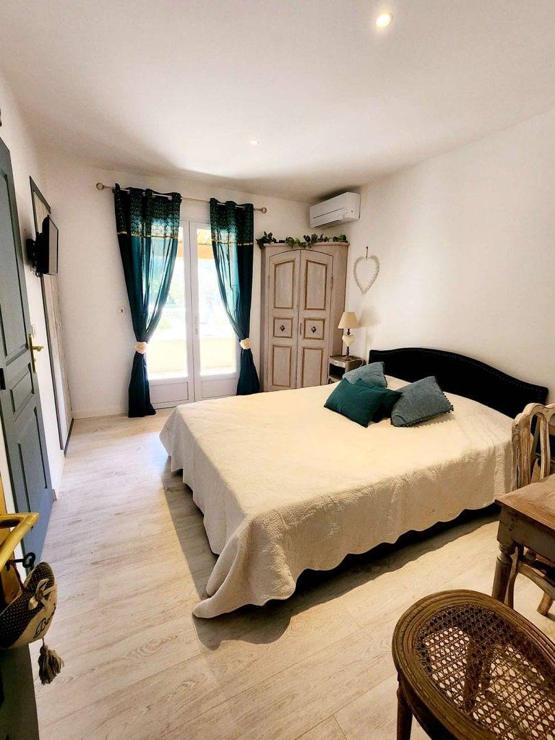 Le Clos Renaissance Bed & Breakfast - Chambre Milano in Oppède, Parc naturel régional du Luberon