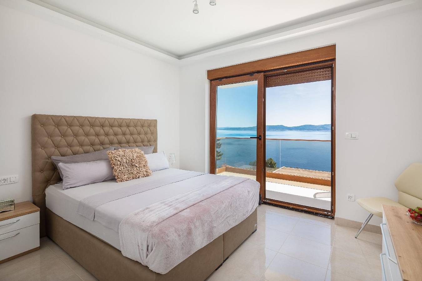 Beach Deluxe Villa in Pisak, Żupania splicko-dalmatyńska