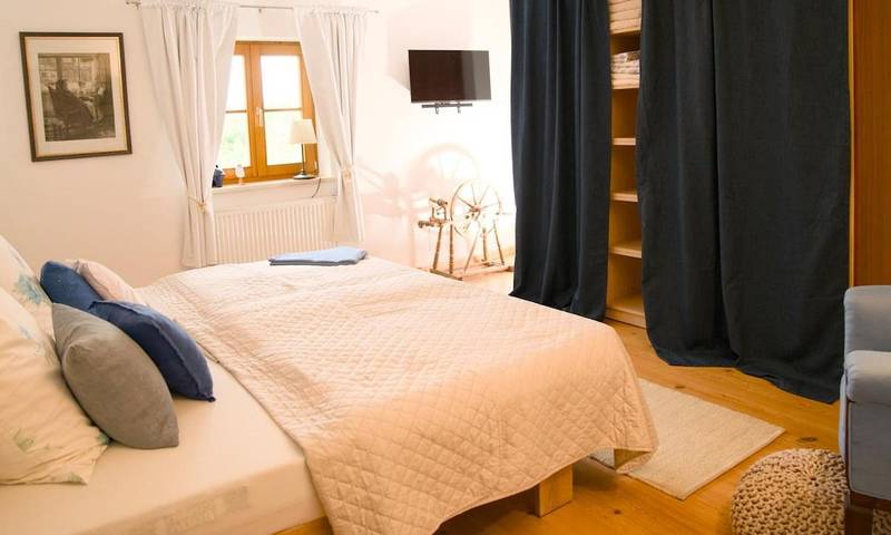 Ferienwohnung für 2 Personen, mit Terrasse und Garten sowie Ausblick