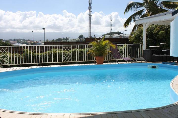 Maison d’hôte pour 2 personnes, avec jardin ainsi que piscine et vue