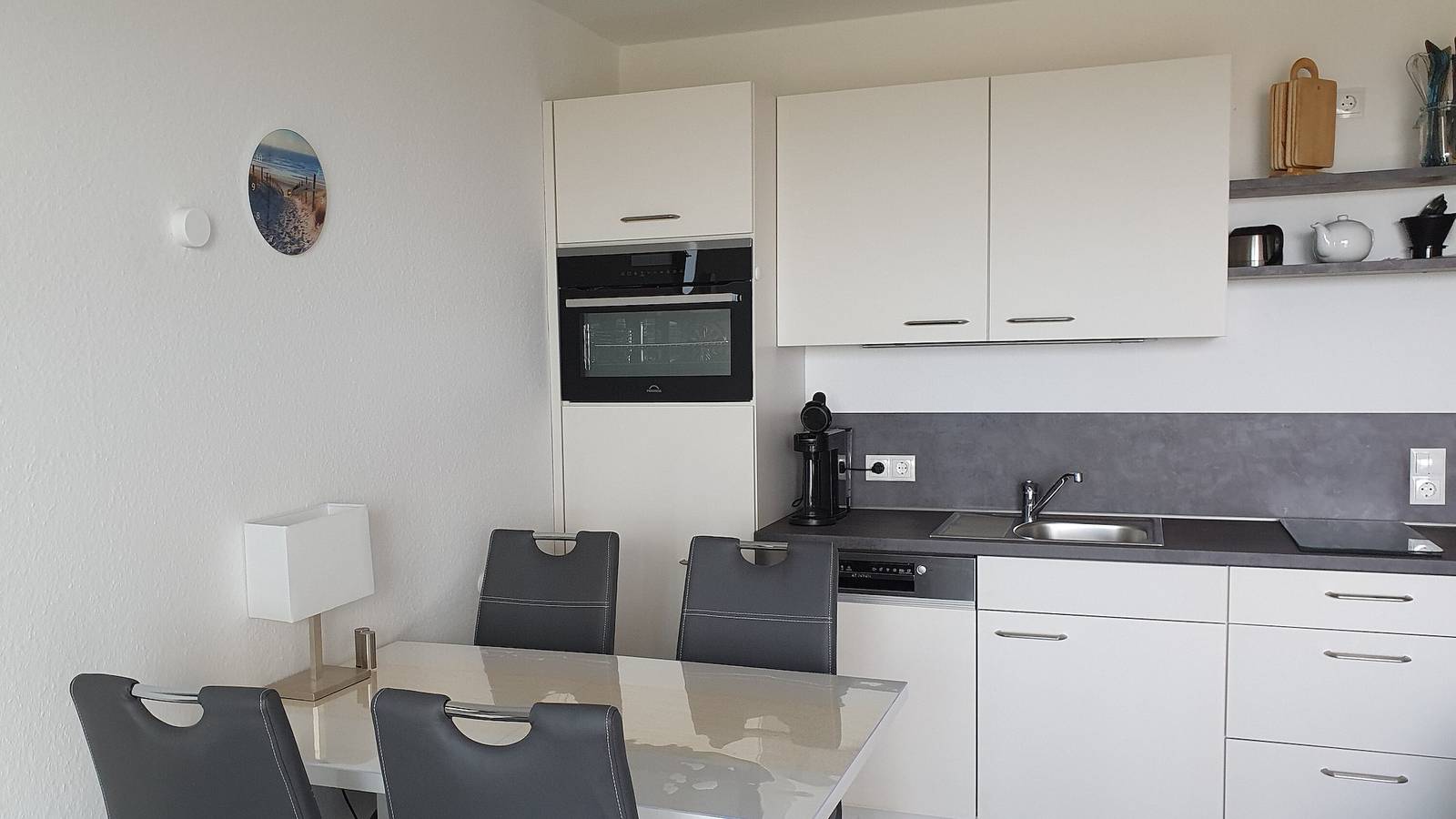 Ganze Wohnung, Ferienwohnung 'Hochparterre' mit Meerblick, Balkon und Wi-Fi in Sahlenburg Strand, Cuxhaven