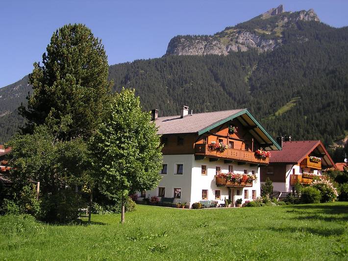 Ferienwohnung für 3 Personen, mit Balkon und Garten in Maurach