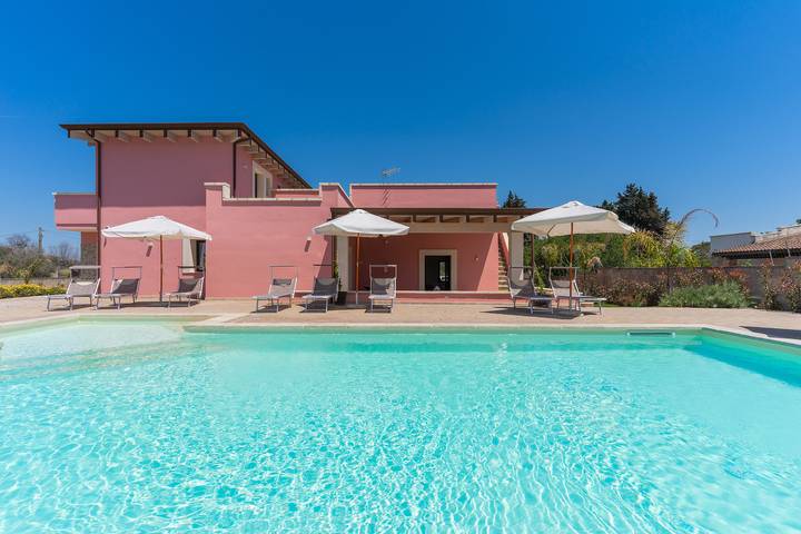 Villa per 11 persone, con Giardino e Piscina a Lequile