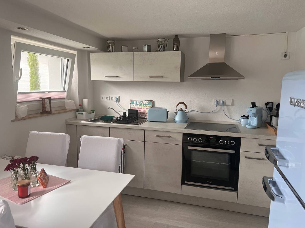 Ganze Ferienwohnung, Charmante Einliegerwohnung, 3 Zimmer in ruhiger Wohnlage,  60qm, mit gemütlicher Südterrasse in Marburg, Landkreis Marburg-Biedenkopf
