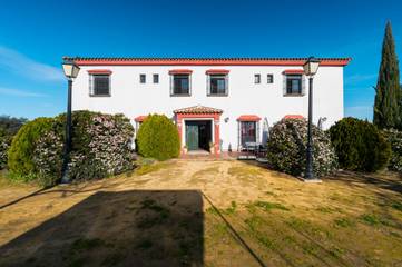 Casa rural para 40 personas, con vistas al lago además de jardín y piscina para niños, Familias con niños en El Ronquillo