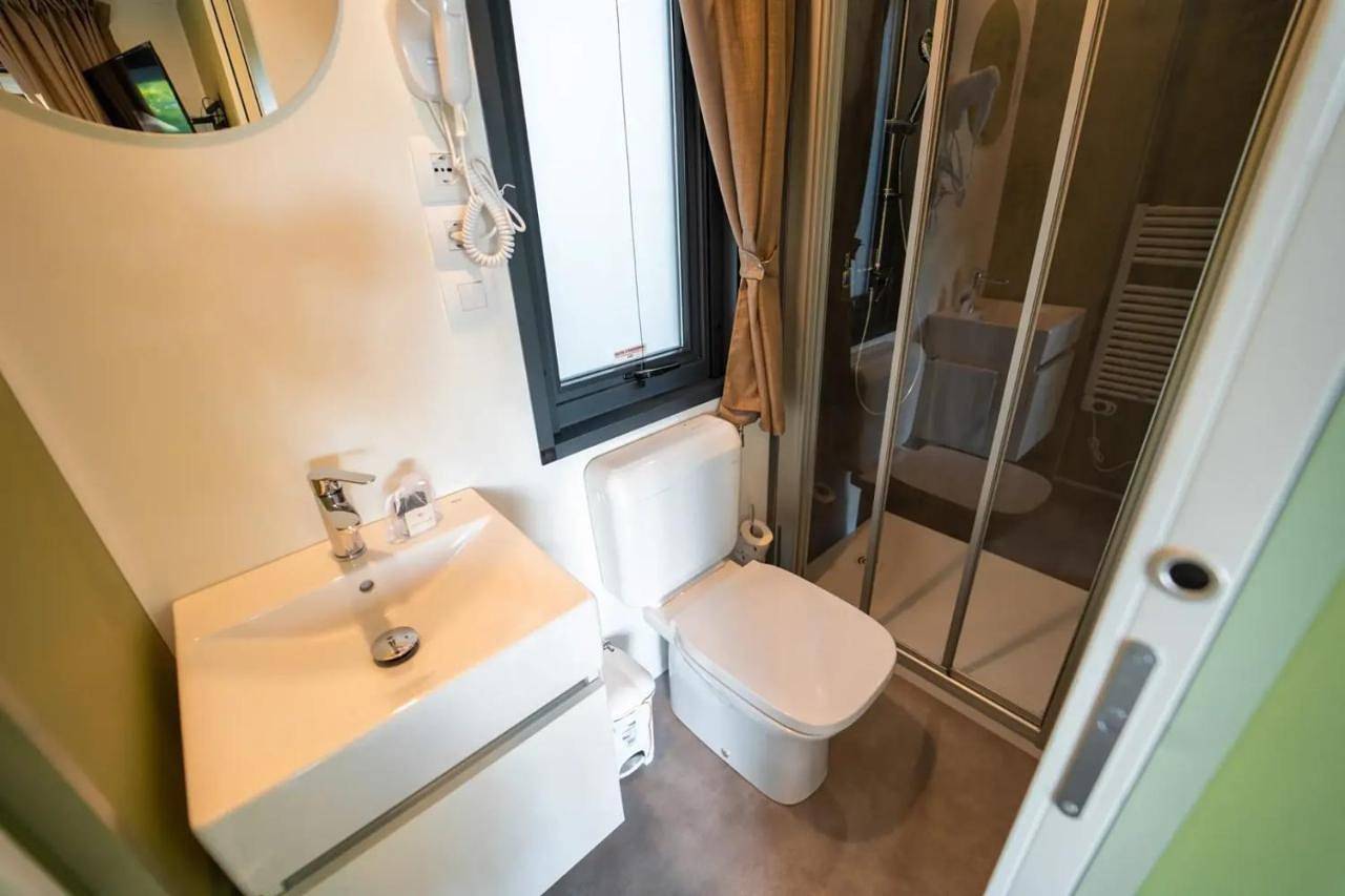 Vacanze Glamping Boutique in San Felice del Benaco, Gardasee-Berge