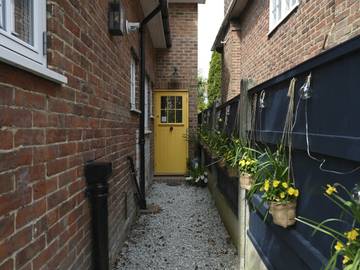 Log Cabin for 4 People in Kent Downs, Photo 2