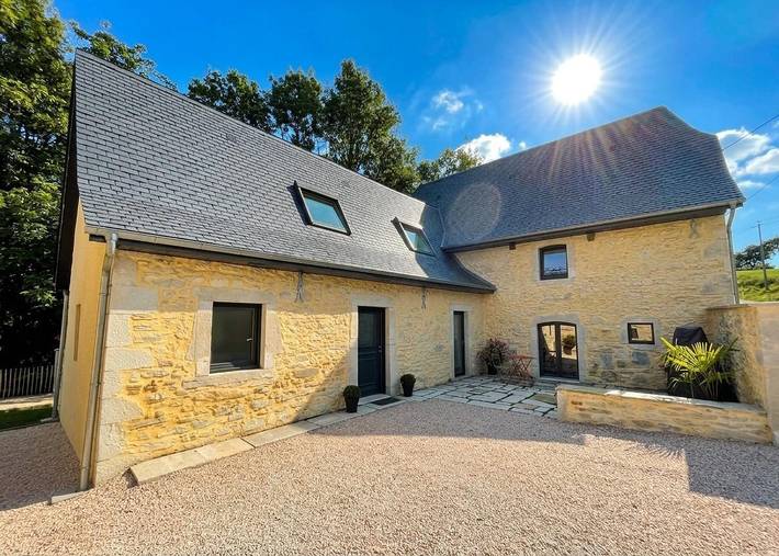 Gîte pour 8 personnes, avec Terrasse et Jardin à Lasseube