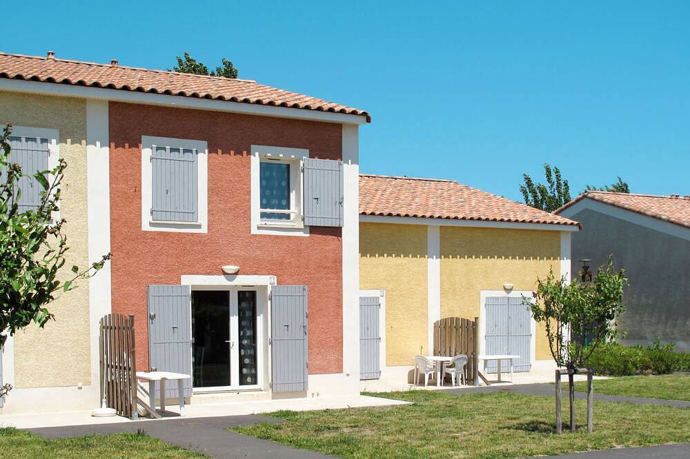 Domaine d'Ensérune by Interhome in Colombiers, Côte d'Améthyste
