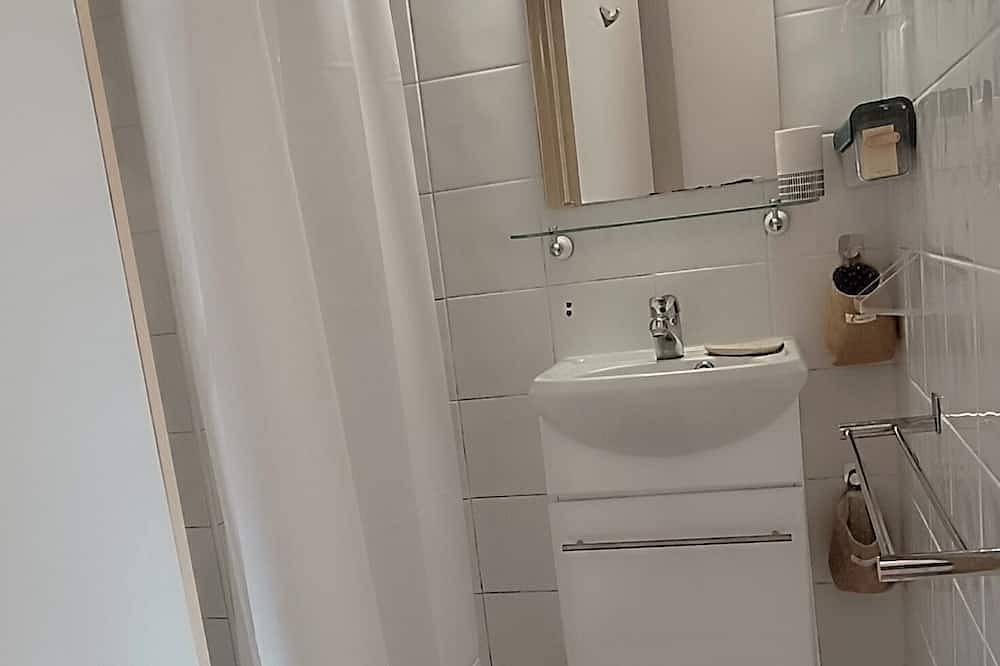 Entire apartment, With an exceptional view from the top of the mountains, it's a complete change of scenery! in Camurac, Limoux region