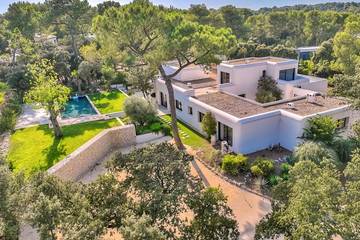 Location de vacances pour 20 personnes, avec piscine à Castries