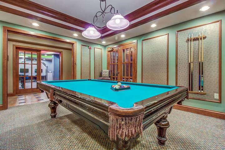 Location de vacances pour 8 personnes, avec jacuzzi et sauna ainsi que piscine et balcon à Solitude