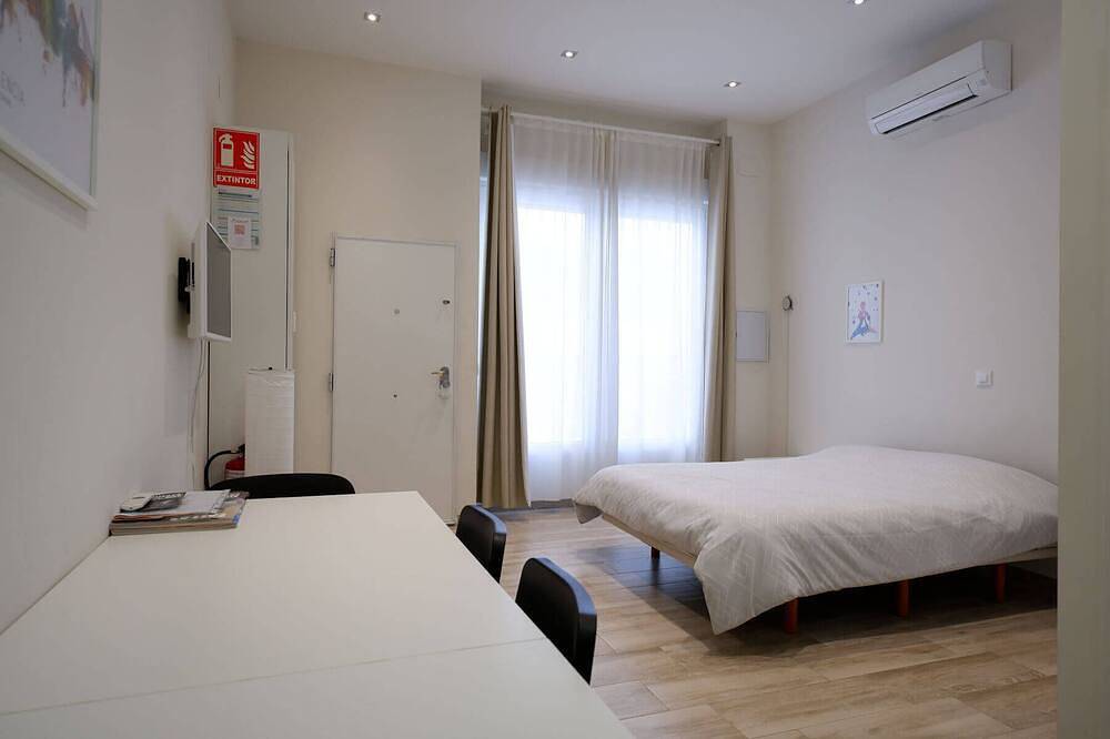Entire apartment, Studio Picasso near the port and beach in Valencia, Costa de Valencia
