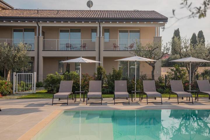 B&B für 2 Personen, mit Pool und Ausblick sowie Seeblick und Garten in Lazise