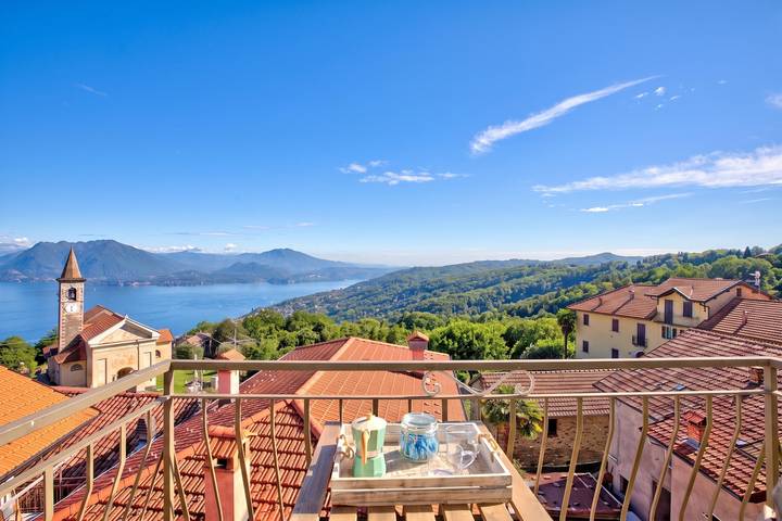 Ferienwohnung für 7 Personen, mit Balkon und Kinderpool sowie Seeblick in Comune di Stresa