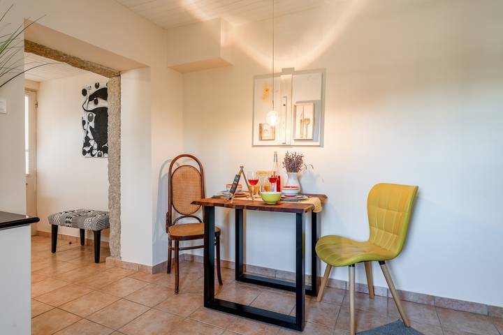 Entire apartment, Gite Jaune – Paradise of Provence in Le Pin, Nimes region