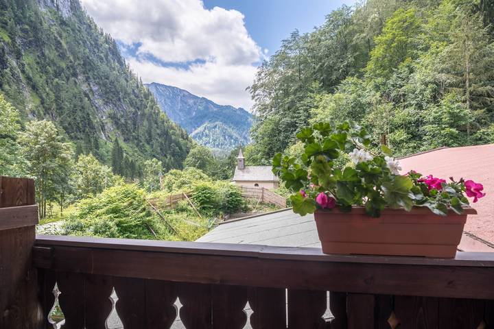 Ganze Wohnung, Charmante Ferienwohnung Förchensee mit Wlan, Sauna und Pool; Parkplätze vorhanden, Haustiere erlaubt in Ruhpolding, Bayerische Alpen