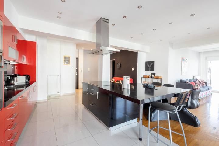 Ferienwohnung für 6 Personen, mit Balkon und Whirlpool in Athen