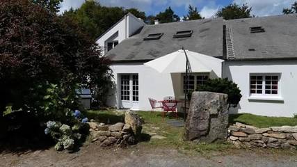 Gîte pour 5 personnes, avec jardin ainsi que jacuzzi et terrasse à Meslan