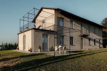 Gîte pour 7 personnes, avec piscine et jardin, animaux acceptés à San Damiano d'Asti