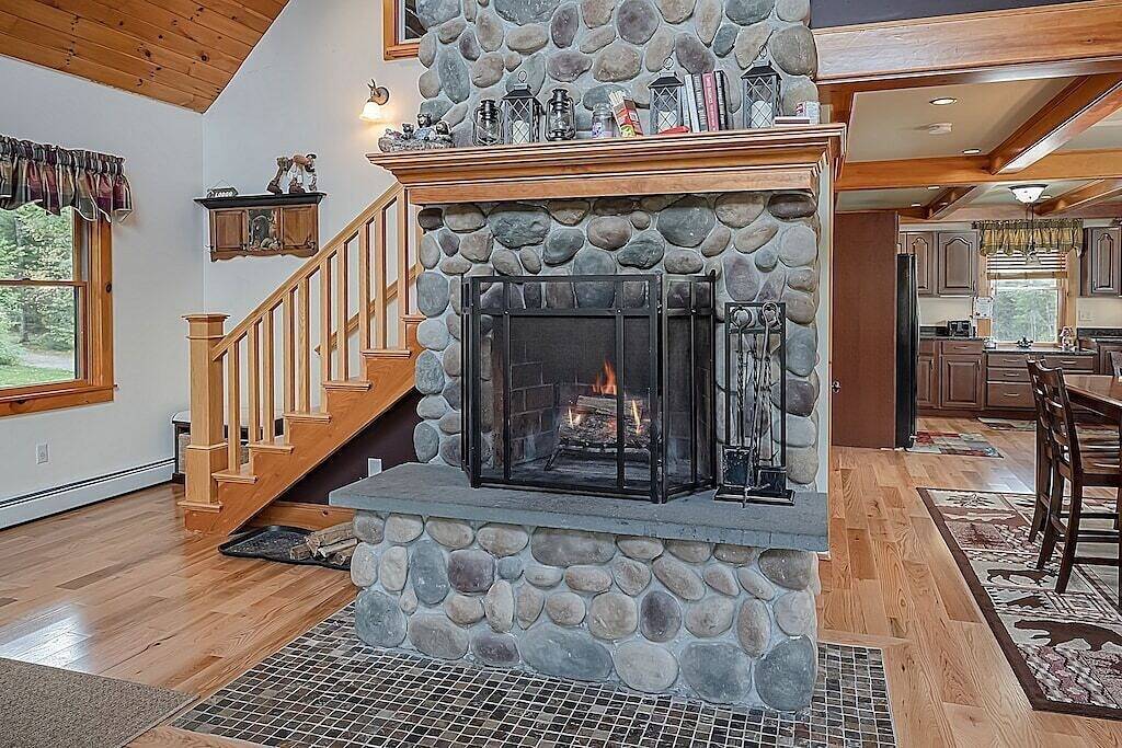 Riverfront Cabin|Fireplace|Fire pit | White Mountains| Hiking in Carroll, Coös County