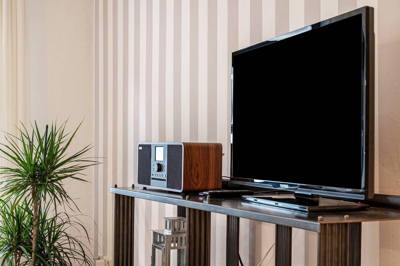 Ganze Wohnung, Ferienwohnung 2 Klün's" mit privater Terrasse, Balkon und Wi-Fi in Jever, Nordseeküste