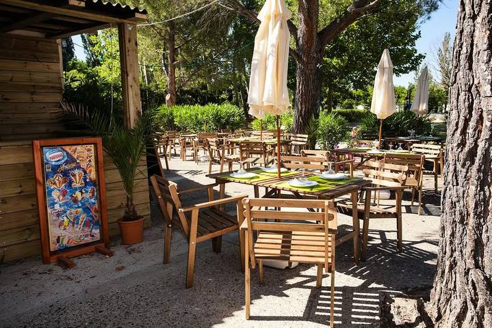 Camping für 4 Personen, mit Terrasse in Vaucluse - 4