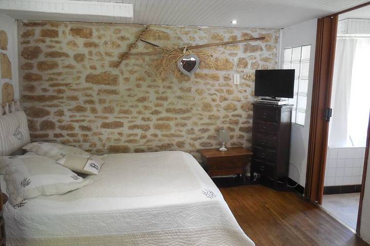 Location de vacances pour 2 personnes, avec Jacuzzi et Terrasse ainsi que Jardin et Piscine à Valojoulx - 4