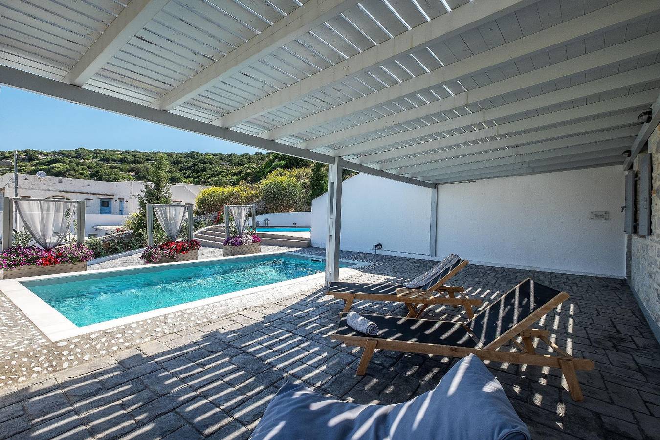 Luxuriöse 4BDR mit Pool & Terrasse in der Nähe von Livadia Beach in Paros