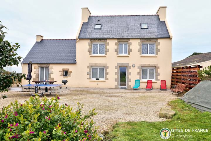 Gîte für 6 Personen, mit Terrasse und Garten in Plouider