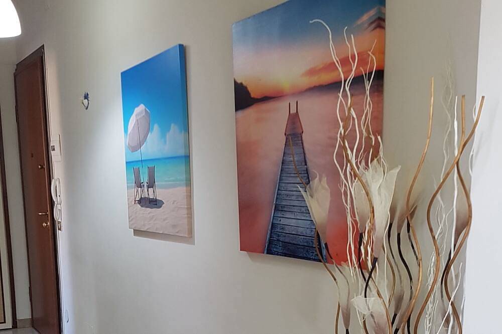 Entire apartment, Apartment 'Il Nido Di Pikki' with Sea View, Balcony and Wi-Fi in Falconara Marittima, Adriatic Coast Marken