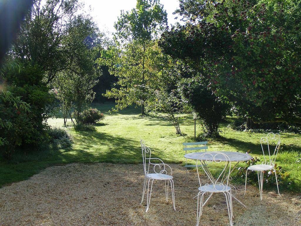 La Pertuzerie - Chambre "La Terrasse" in Saint-Savinien, Région de Saint-Jean-d'Angély