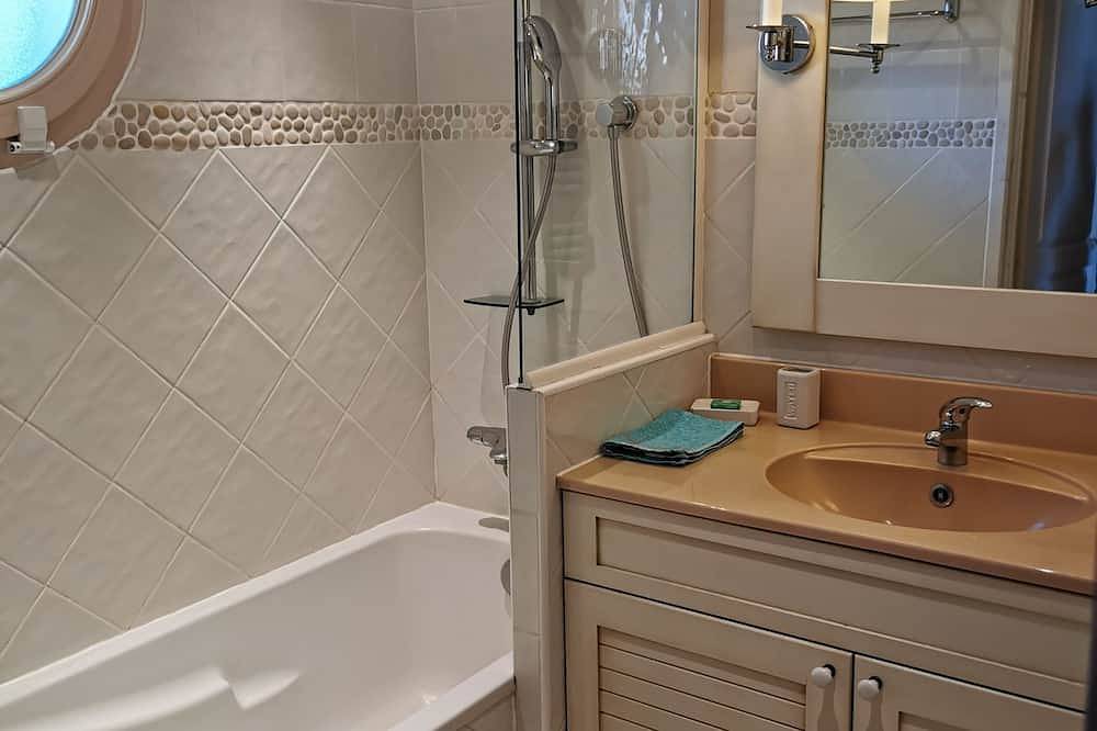Ganze Wohnung, Studio les Pieds Dans L'eau in Duingt, Bauges