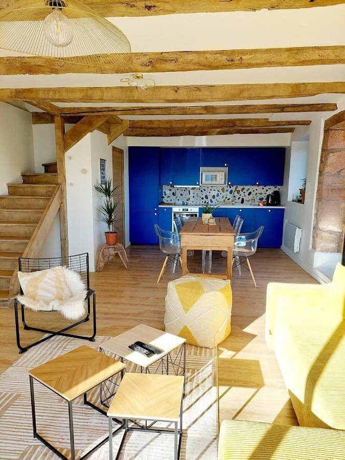 Gîte pour 5 personnes, avec terrasse ainsi que vue et jardin, animaux acceptés à Pruines