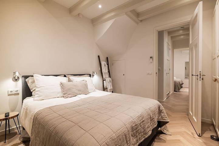 Entire apartment, Luxury Apartment with spacious living room in Dutch Coast
